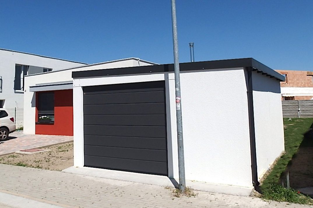 Garáž pre jedno auto s pultovou strechou