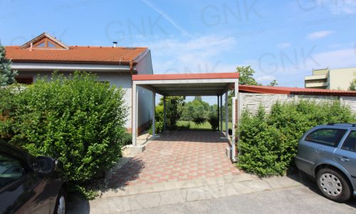 Montovaný oceľový prístrešok pre jedno auto