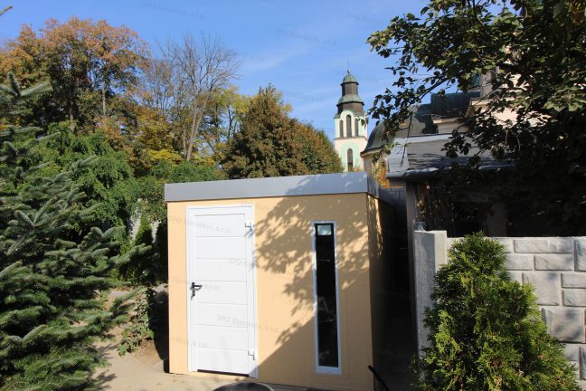 Záhradný domček so strechou vo farbe biely hliník