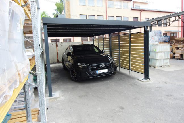 Zaparkované Audi v prístrešku pre jedno auto GARDEON