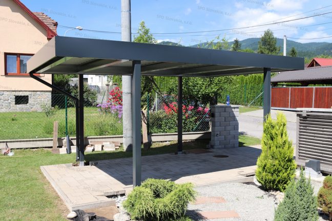 Prístrešok pre jedno auto SIEBAU s metrovým presahom strechy