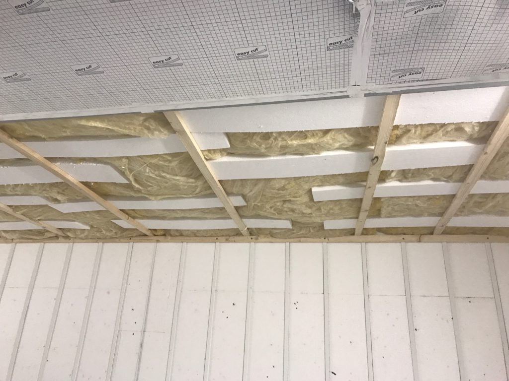 Izolácia strechy montovanej garáže