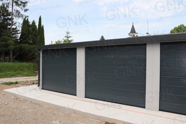 Montovaná radová garáž pre viac automobilov