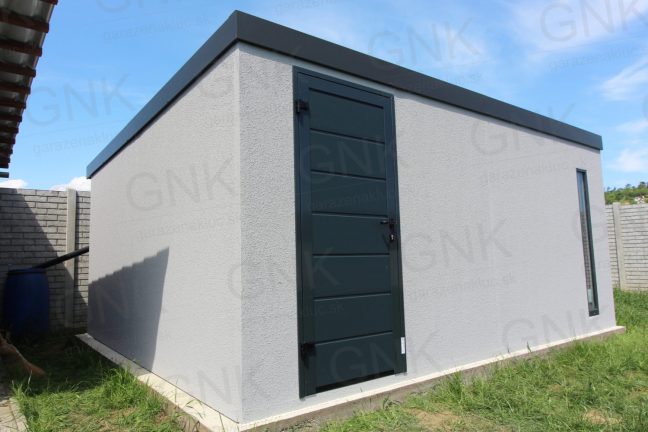 Moderný záhradný domček s dverami Hormann LPU40