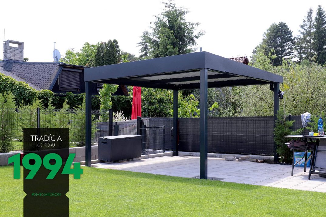Antracitová pergola GARDEON na zahradě