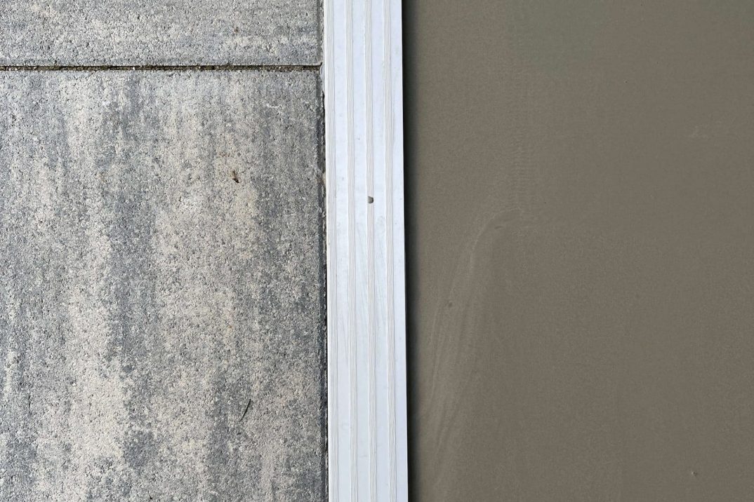 Podlaha garáže po úpravě.