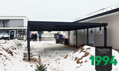 Prístrešok pre dve autá pri snehu