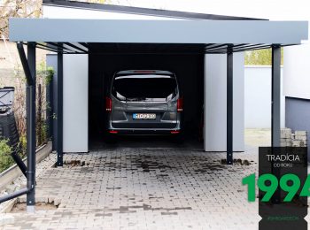 Auto zaparkované v garáži za prístreškom SIEBAU