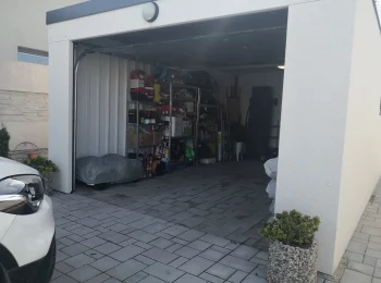 Otevřená garáž z pravé strany