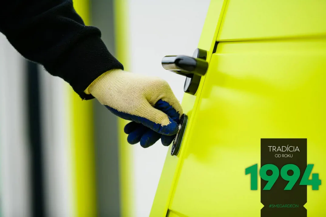 Zámek na žlutých dveřích GARDEON