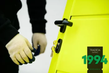 Klíče v žlutých dveřích GARDEON