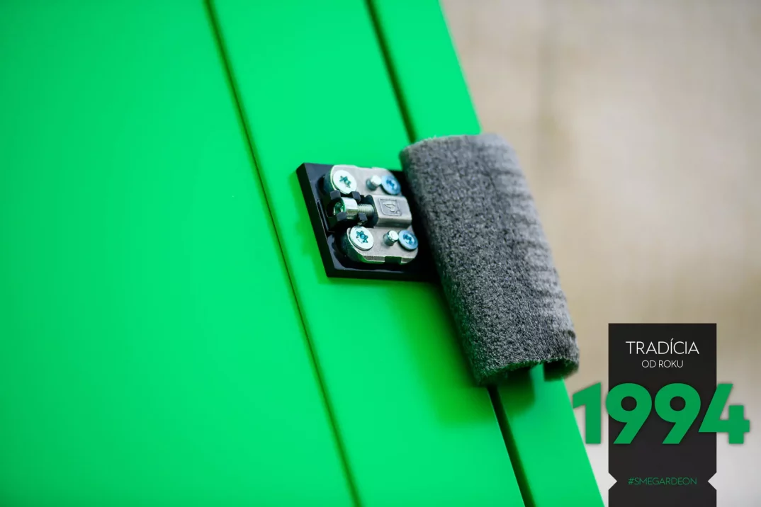 Detail na zelené dveře GARDEON