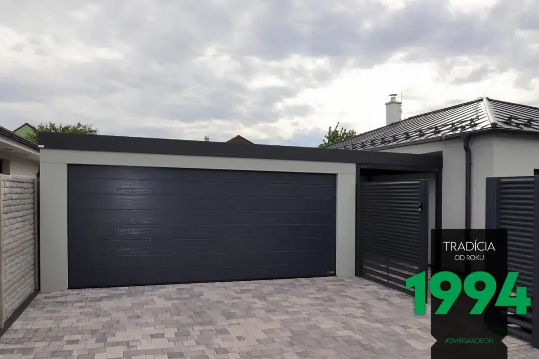 Dvojgaráž s přístřeškem