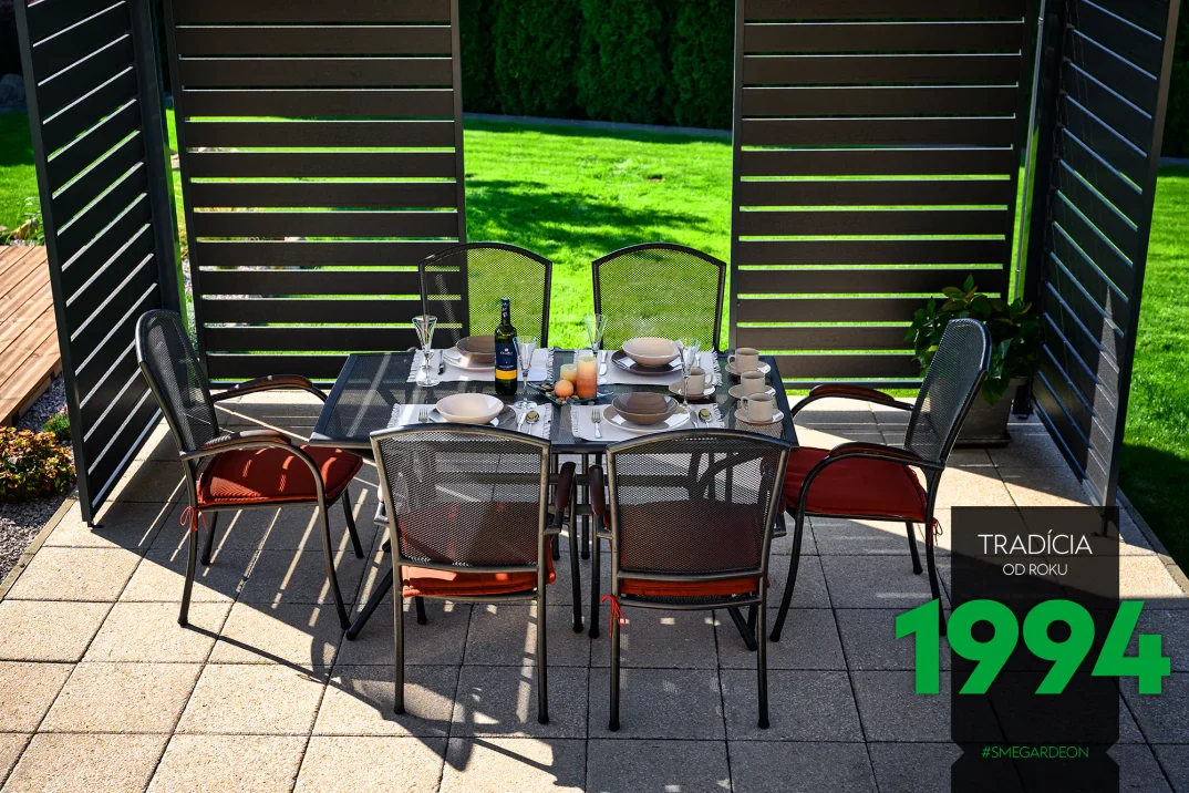 Posezení a občerstvení pod pergolou