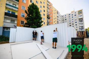 Montáž panelů garáže