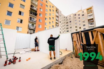 Montáž panelů řadoví garáže