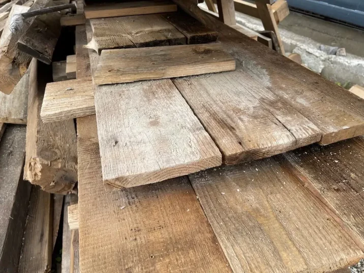 Látky dreva nakope
