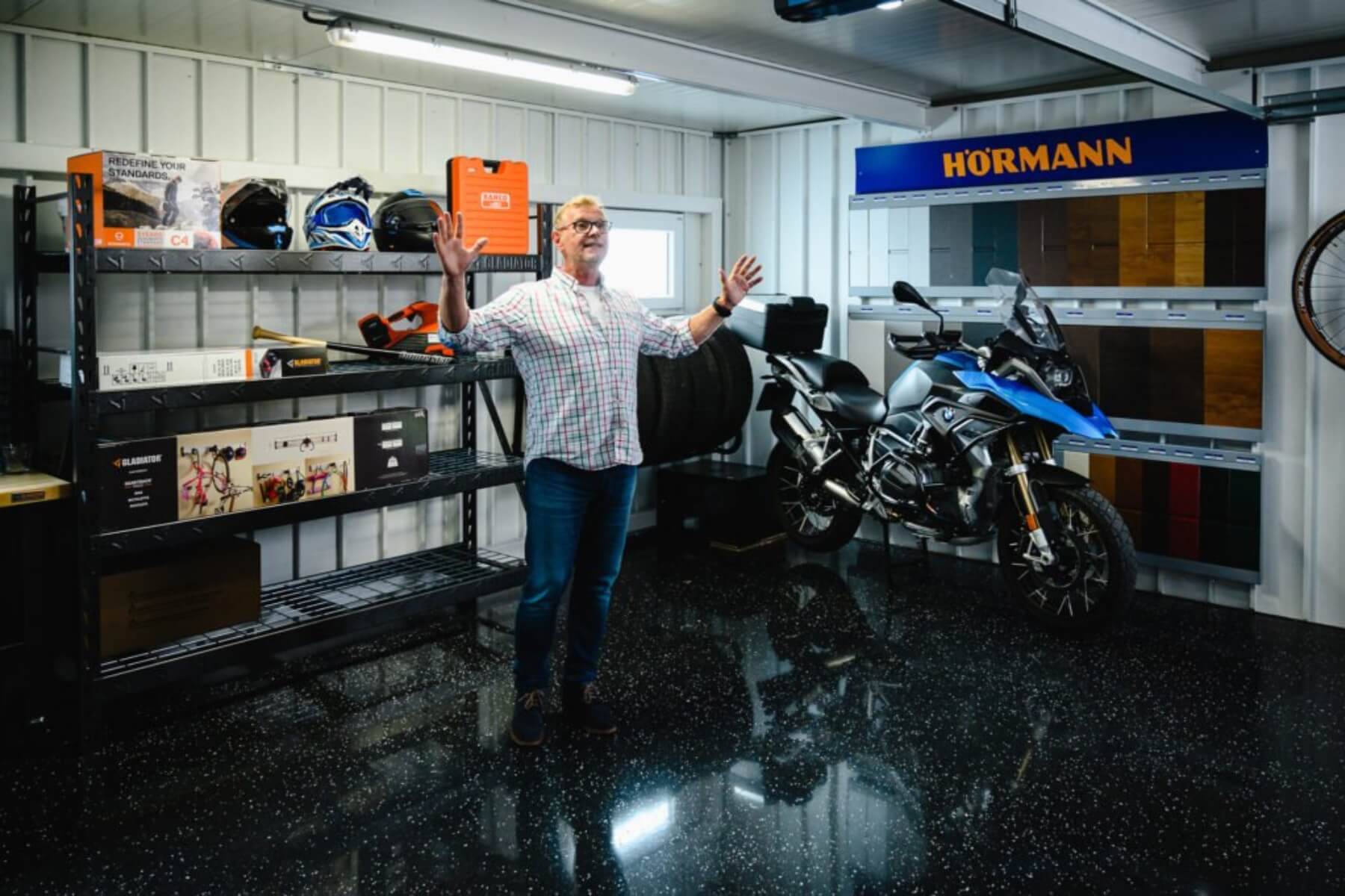 Vlado Voštinár ve dvojgaráži od Gardeonu.