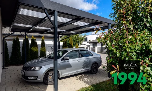 Přístřešek s presahem střechy