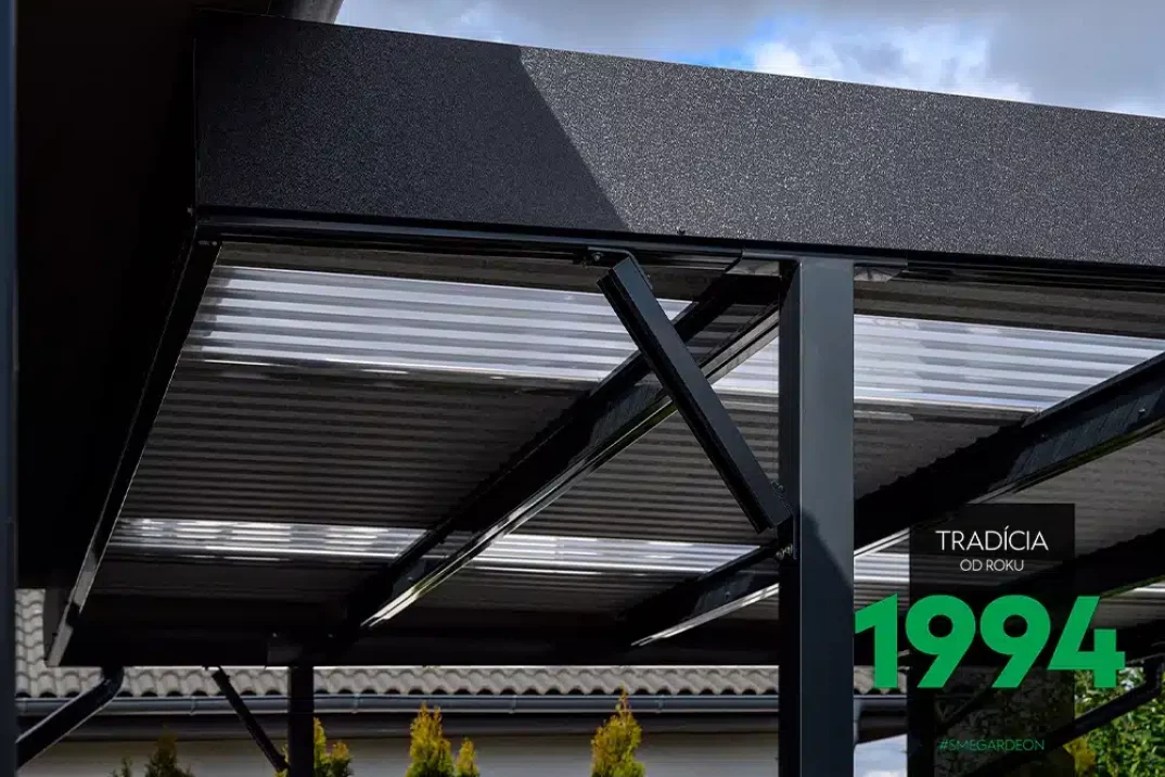 Pohled na střechu přístřeška