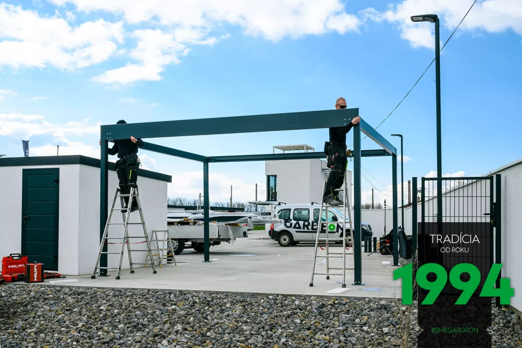 Montáž pergoly v showroomu