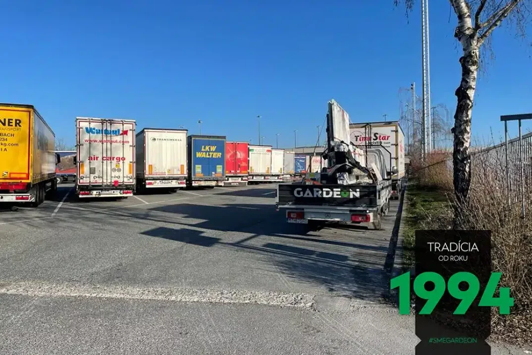 Zaparkovaná nákladní auta