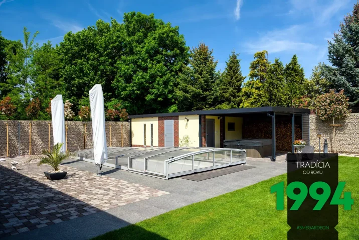 Domeček s přístřeškem