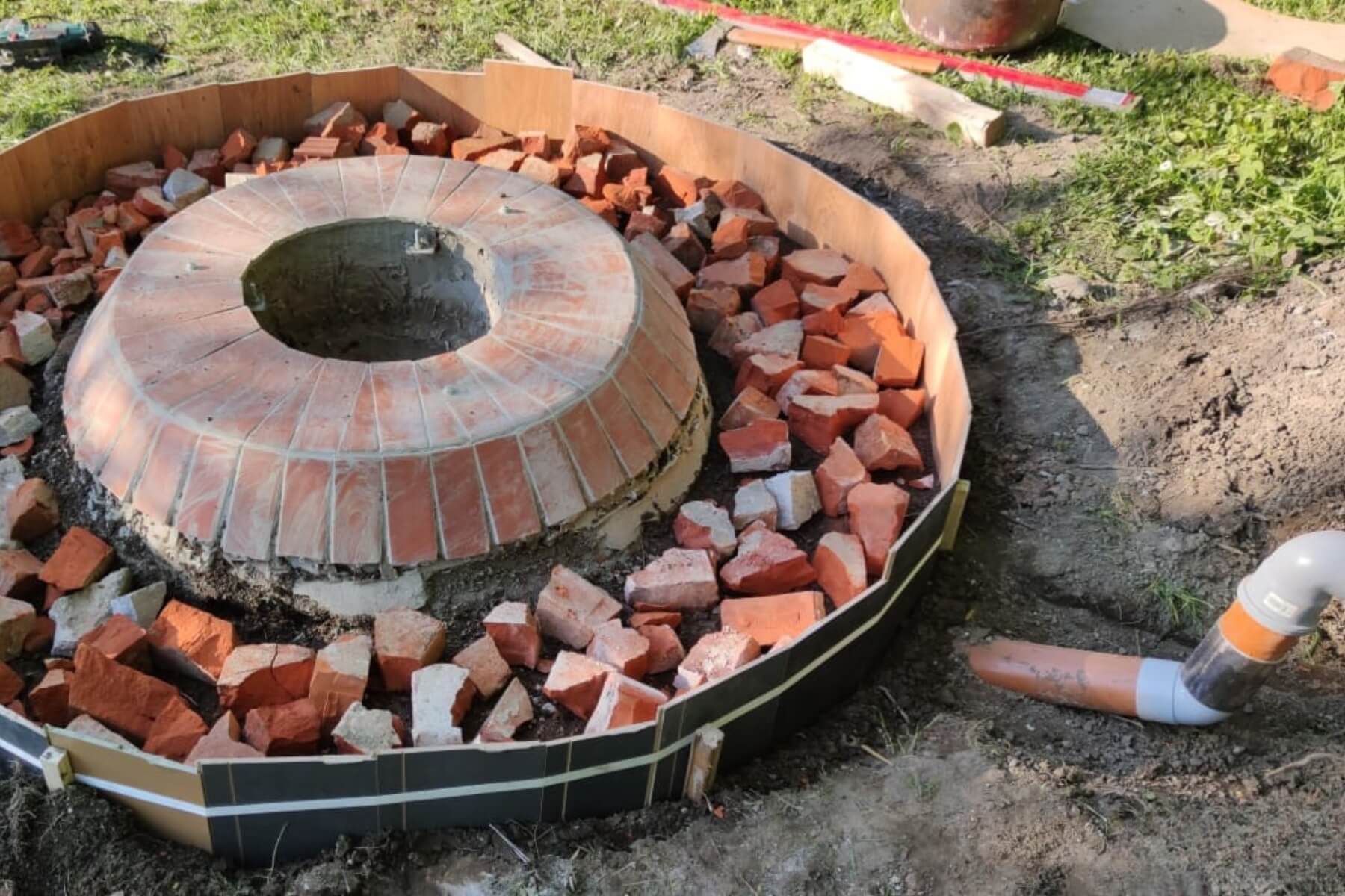 Zpevnění topeniště a přívod vzduchu.