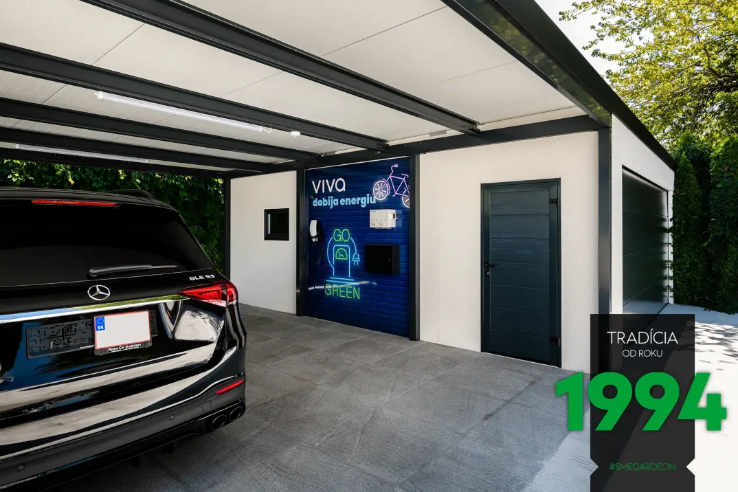 Dveře na boku garáže