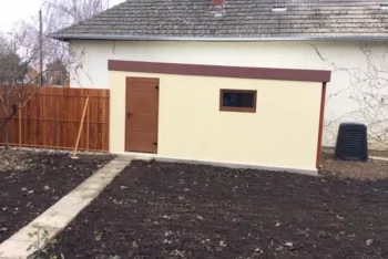 Garáž v pískové omítce