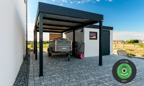 Vozík pod přístřeškem