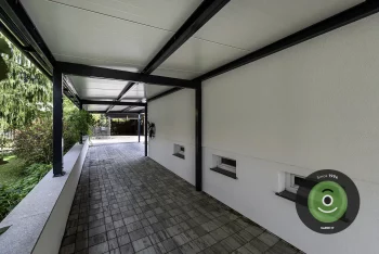 Přístřešek vedle domu