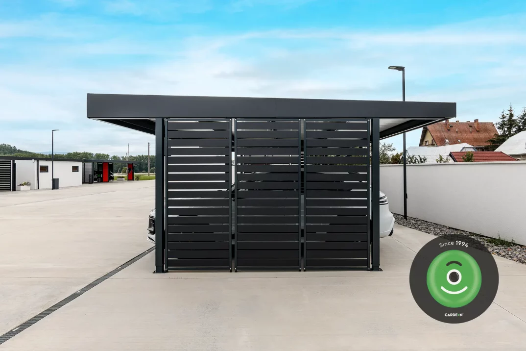 Gardeon showroom přistřešek zboku