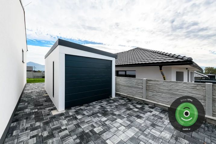 GARDEON ocelová garáž s bočním přestřešením
