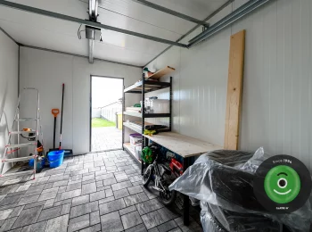 Montovaná garáž GARDEON se značkovými vraty Hörmann