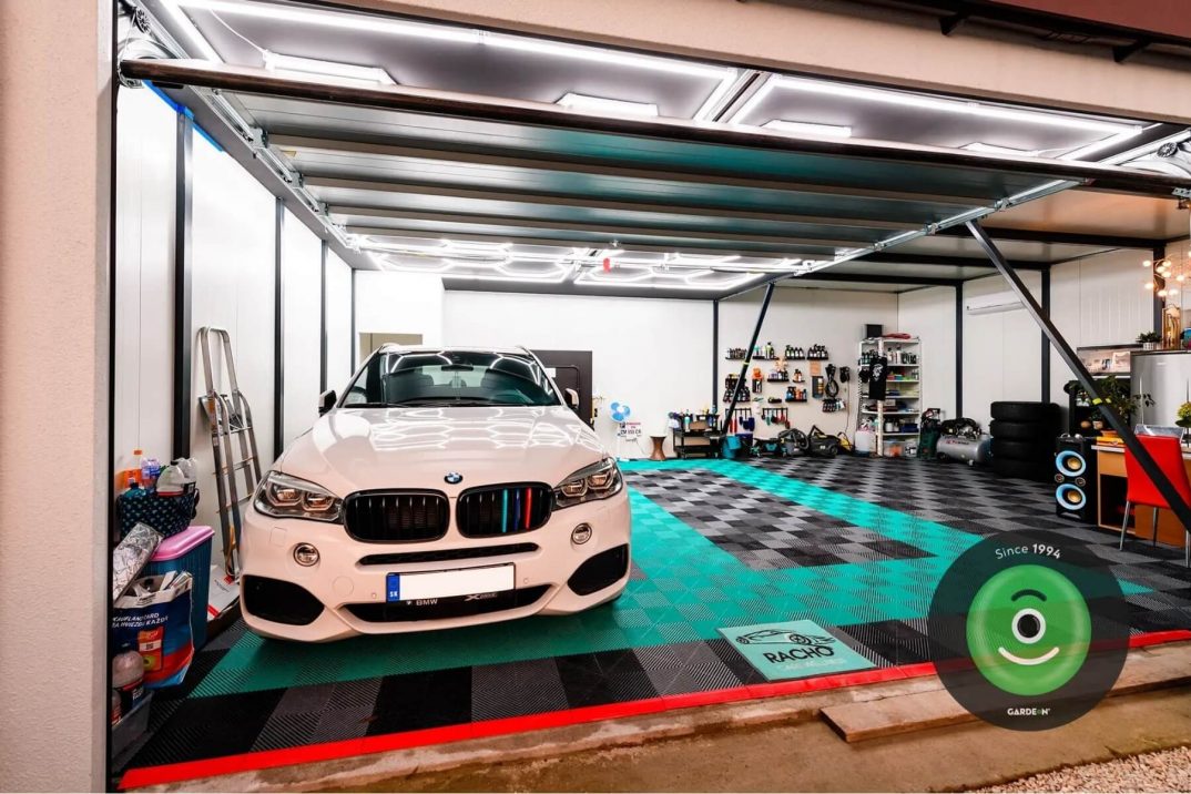 BMW v ruční myčce od GARDEONu.