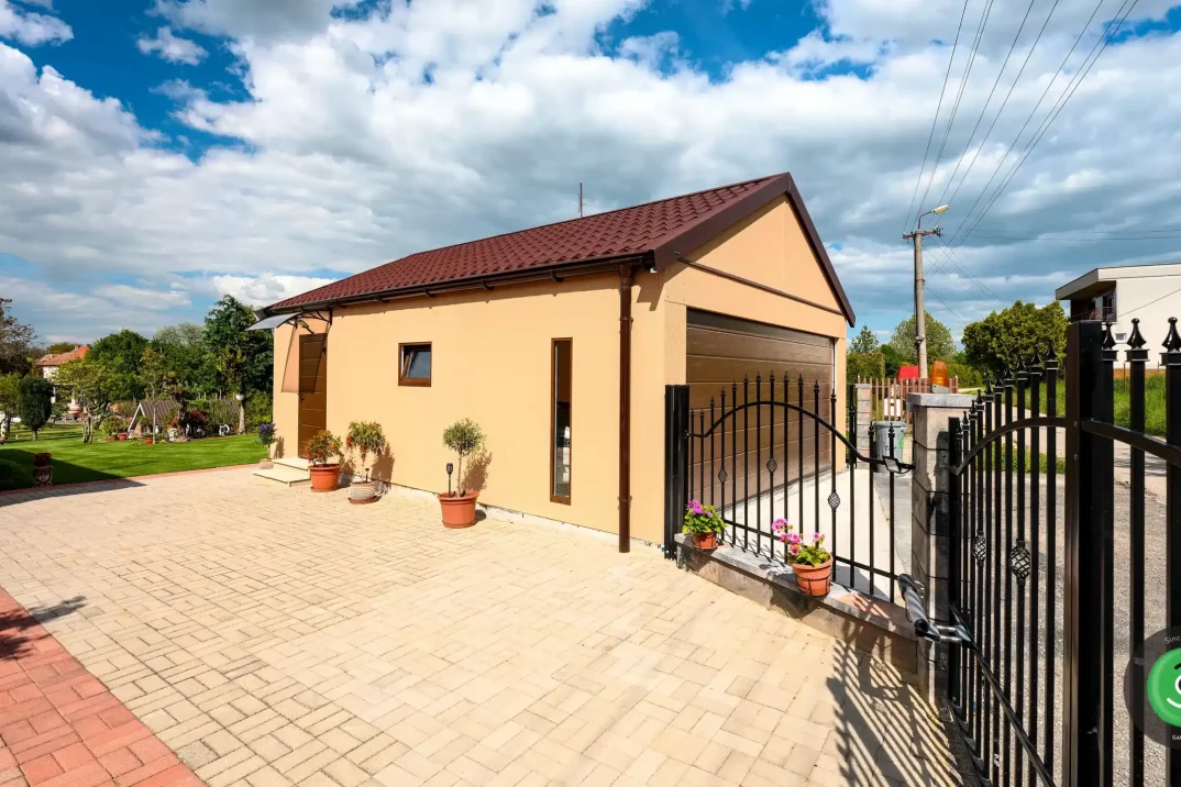 GARDEON garáž pro dvě auta sedlová střecha 2