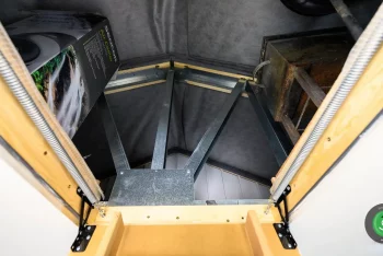 GARDEON garáž pro dvě auta sedlová střecha interiér 4