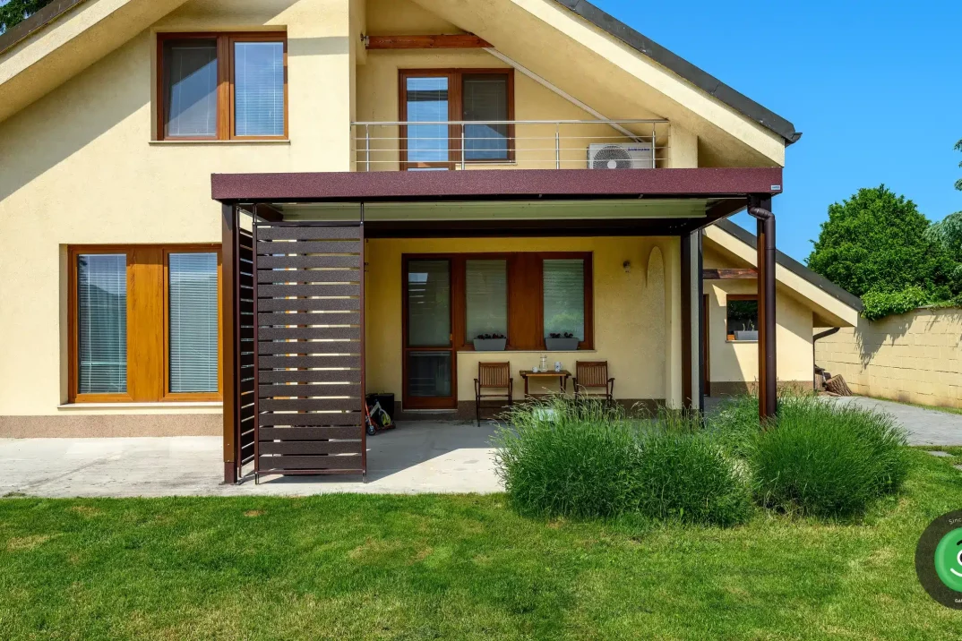 GARDEON pergola před domem