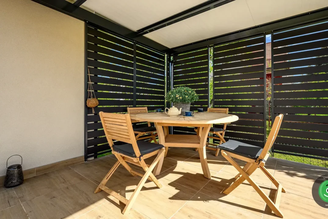 GARDEON vyvýšená pergola na posezení 6