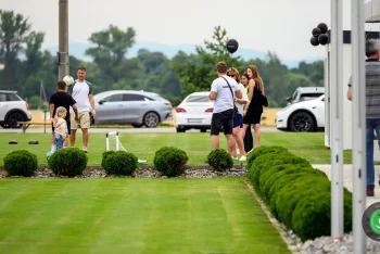 Zákazníci si hrají fotbal