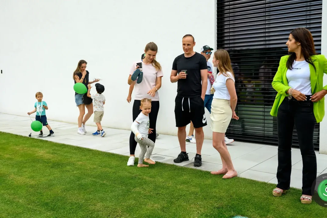 Zaměstnanci z GARDEONU se svými zákazníky