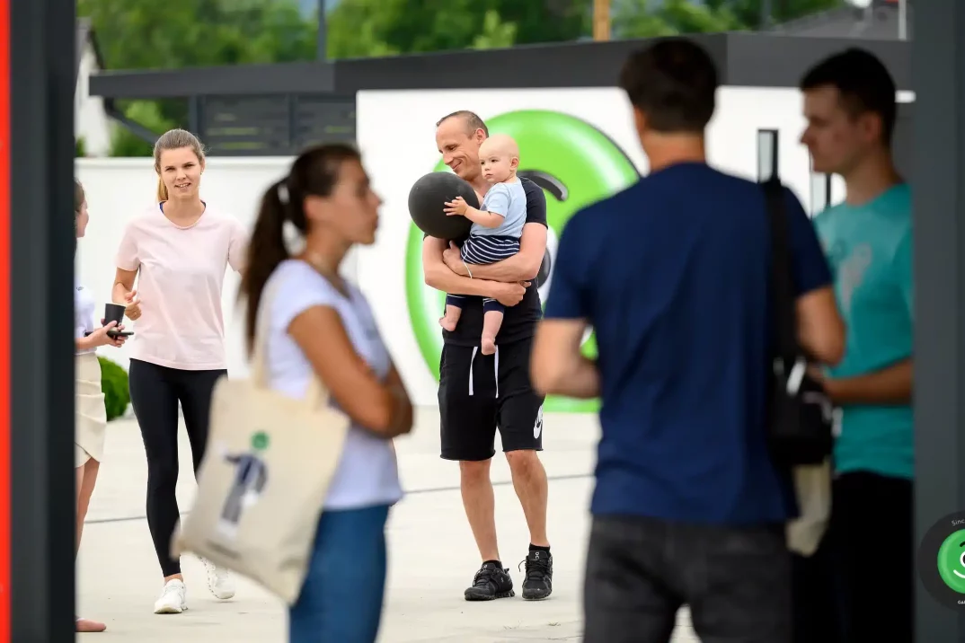 Zákazníci spolu s dětmi