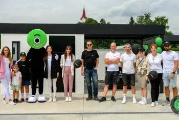 Společná fotografie zaměstnanců během DOG