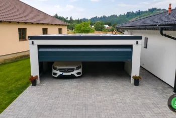 Sekcionální černá brána v GARDEON garáži