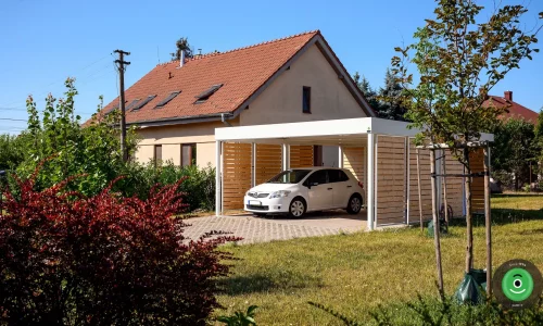 GARDEON přístřešek s bílou střechou a hnědou dřevěnou výplní