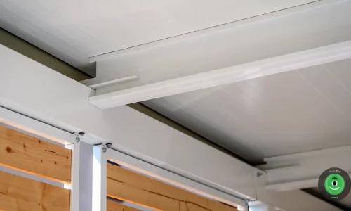 Detail nosníku na přístřešku pro dvě auta