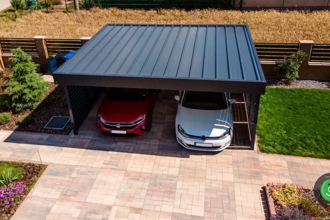 Izolovaná pultová střecha na GARDEON přístřešku pro dvě auta