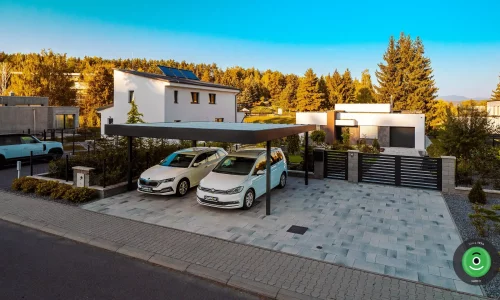 Gardeon přístřešek pro dvě auta vedle rodinného domu