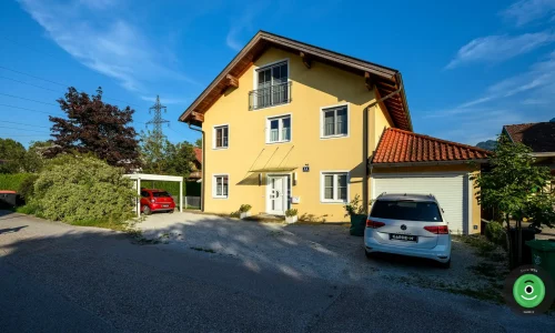 Velký rodinný dům vedle přístřešku GARDEON